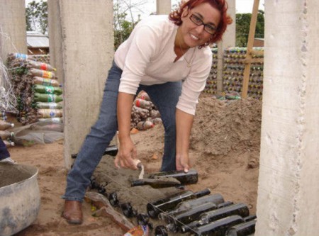 CASAS CONSTRUIDAS COM GARRAFAS PET